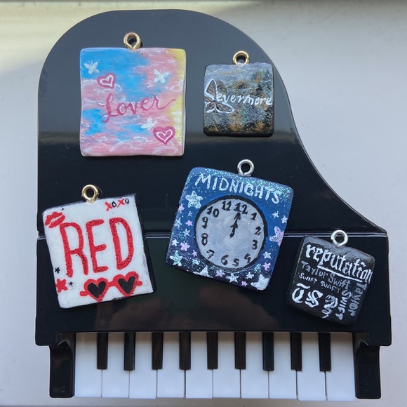 ‼️‼️Handmade Taylor Swift Inspired Album Cover Polymer Clay Art Charm Bracelet. - Picture 3 of 16